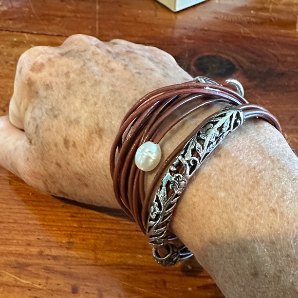 Wrap bracket - Picture 1 of 5